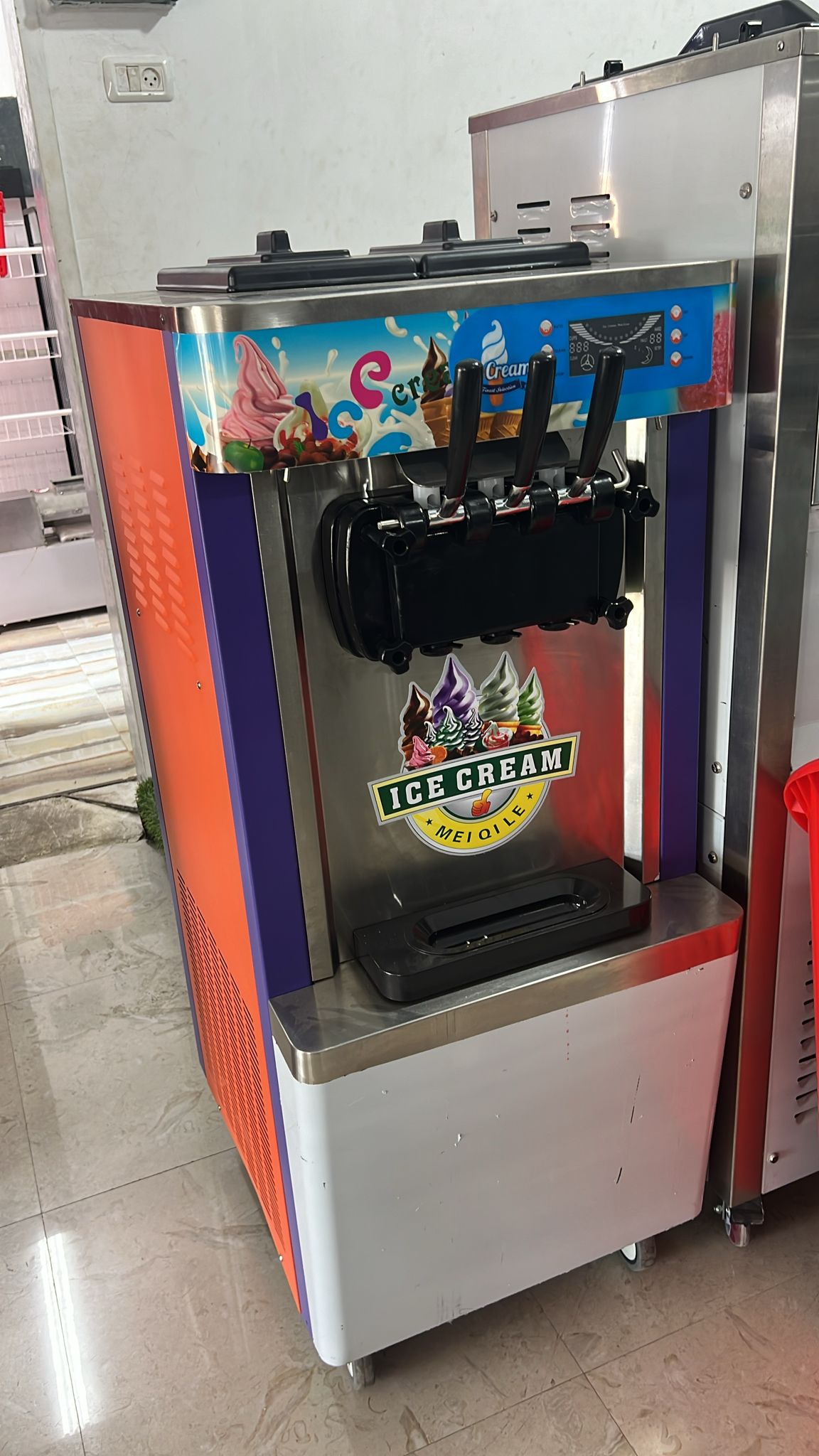 ماكنة بوظة أمريكي 